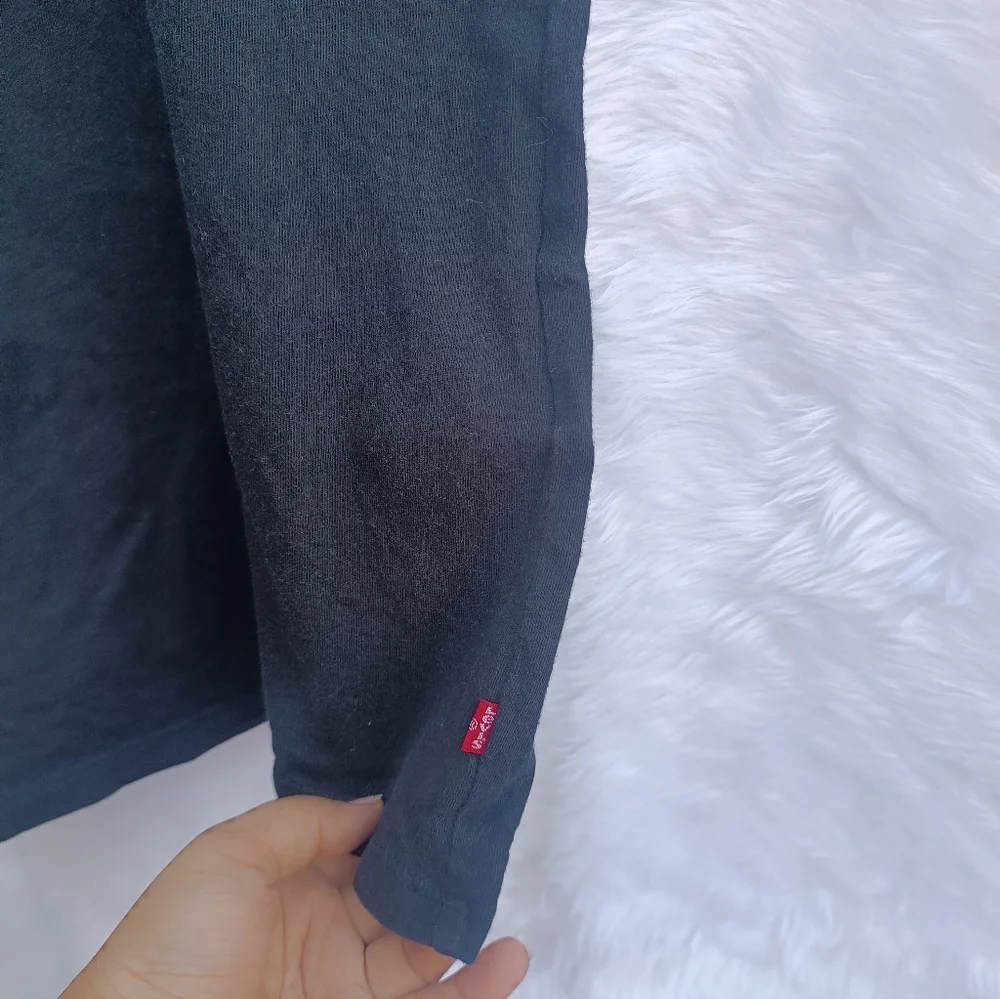 Levi's black tee - Picture 4 of 6